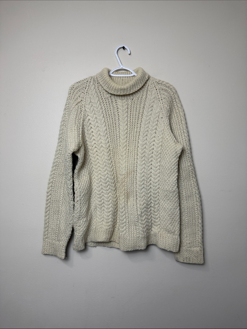 Handmade chunky Cable-Knit Turtleneck 100% wool Sweater size M-L